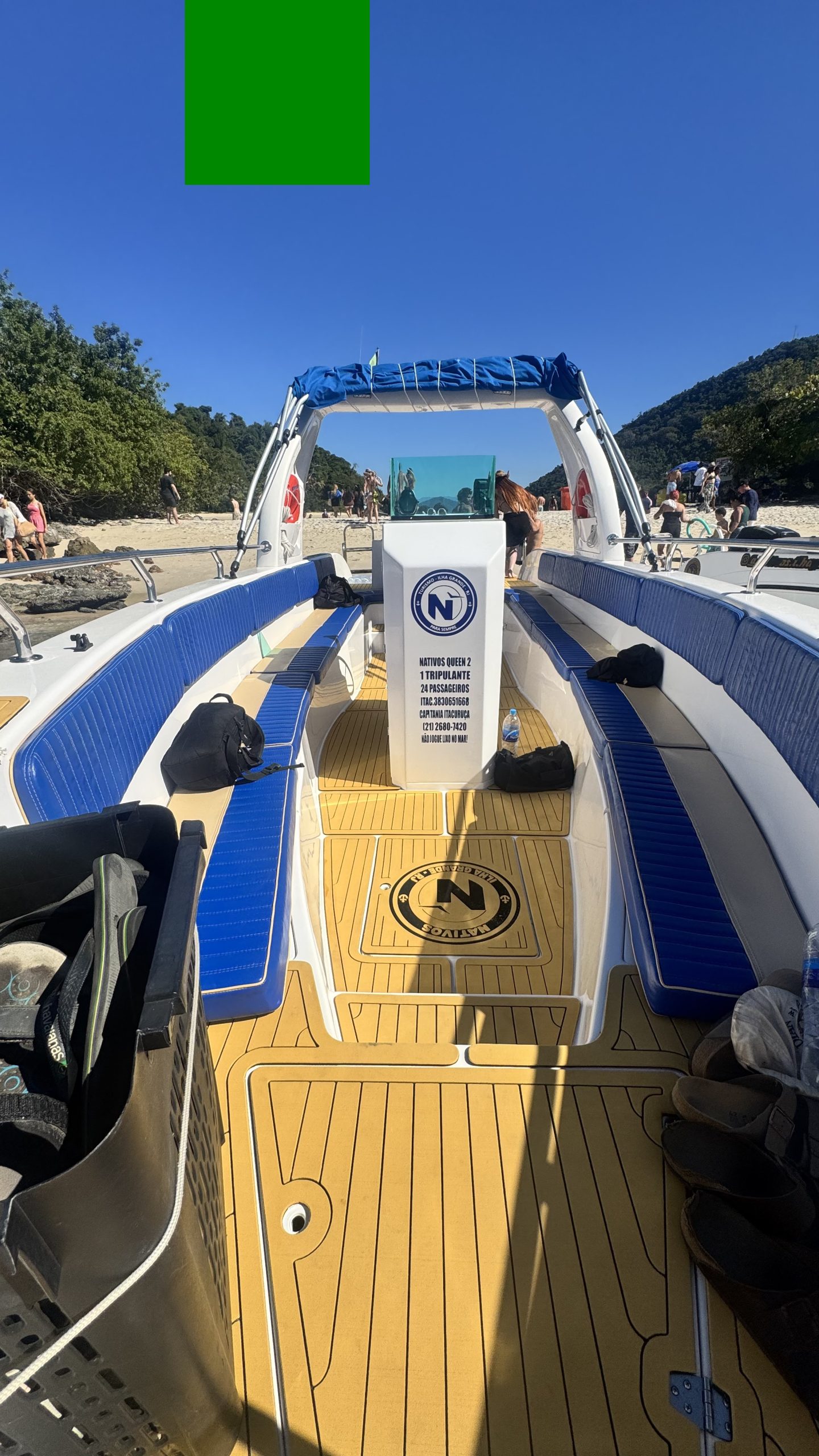 Interior do flexboat da operação
